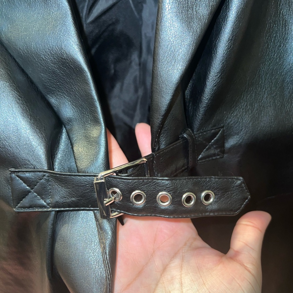 Faux leather jacket - Picture 4 of 7